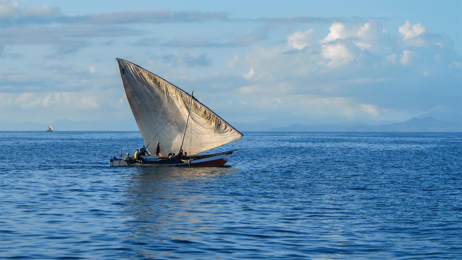 Überall sehen wir diese wunderschönen Segelboote, die hier hauptsächlich für den Transport von Gütern genutzt werden. Sie sind die „Lastwagen“ von Madagaskar.